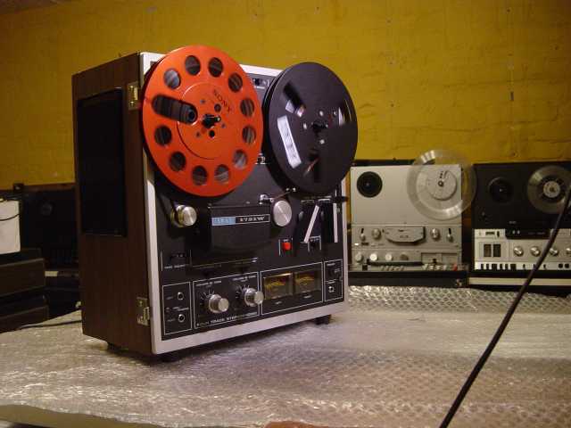 [Bild: Akai1721W_01k.JPG]