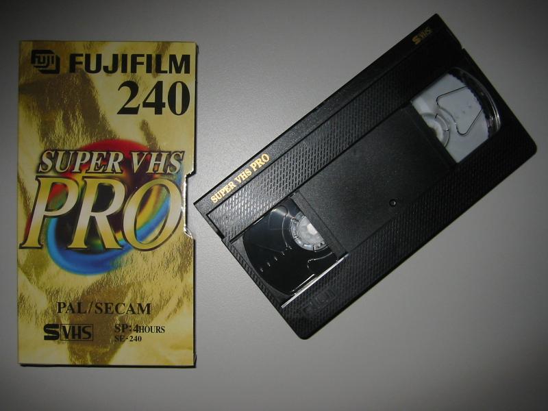 [Bild: Fujifilm_S-VHSpro_240.jpg]