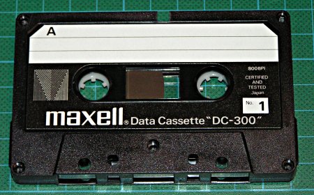 [Bild: Maxell_DC-300_1.jpg]