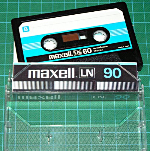 [Bild: Maxell_LN-schwarzblau.jpg]