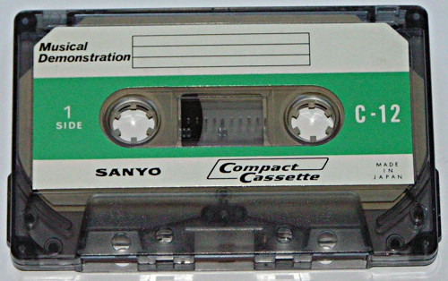 [Bild: Sanyo_MusicalDemonstration_C-12.jpg]